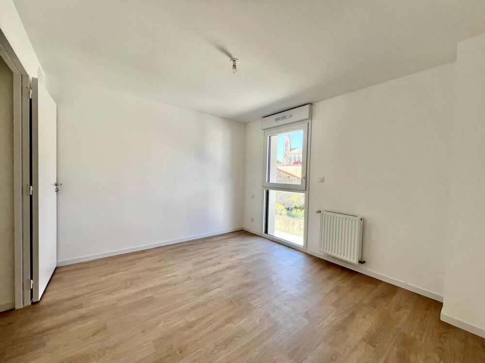 Appartement 1 chambre, balcon, stationnement fermé.