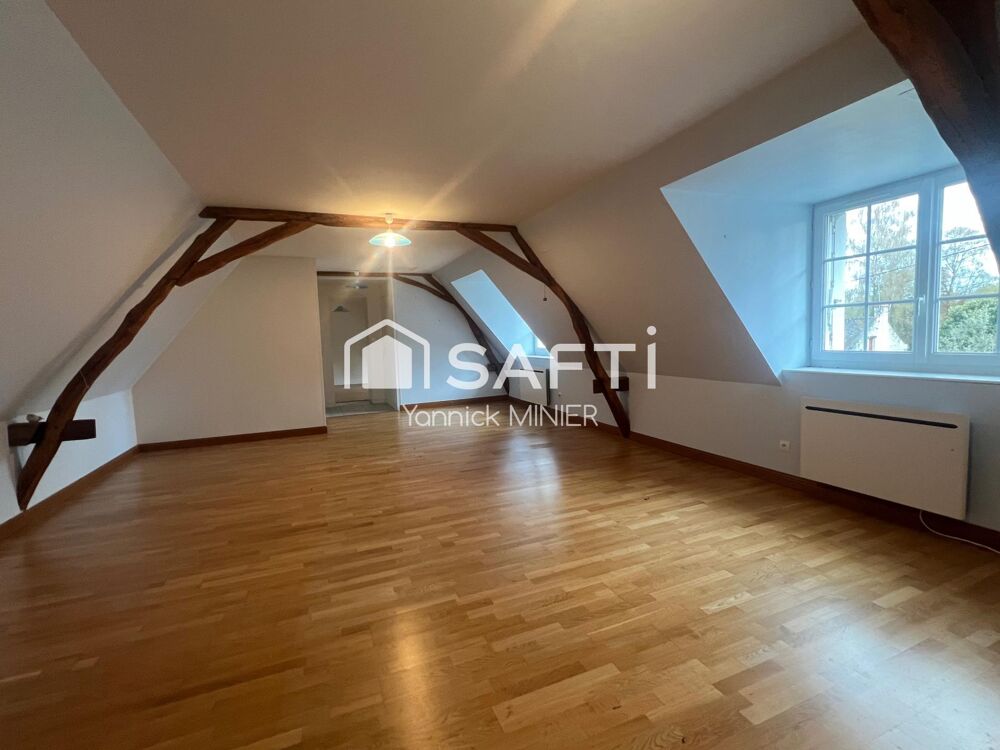 Grande maison de 184 m2, 4 chambres, salon/séjour avec cheminée, cuisine aménagée et équipée, nombreuses dépendances sur terrain