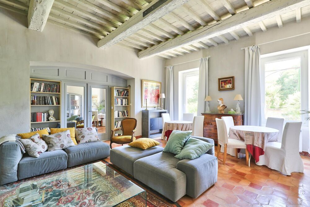 A DECOUVRIR EN EXCLUSIVITE, VERITABLE COUP DE COEUR POUR CE MAS PROVENCAL DU 18 EME SIECLE SITUE A ENTRAIGUES SUR LA SORGUE