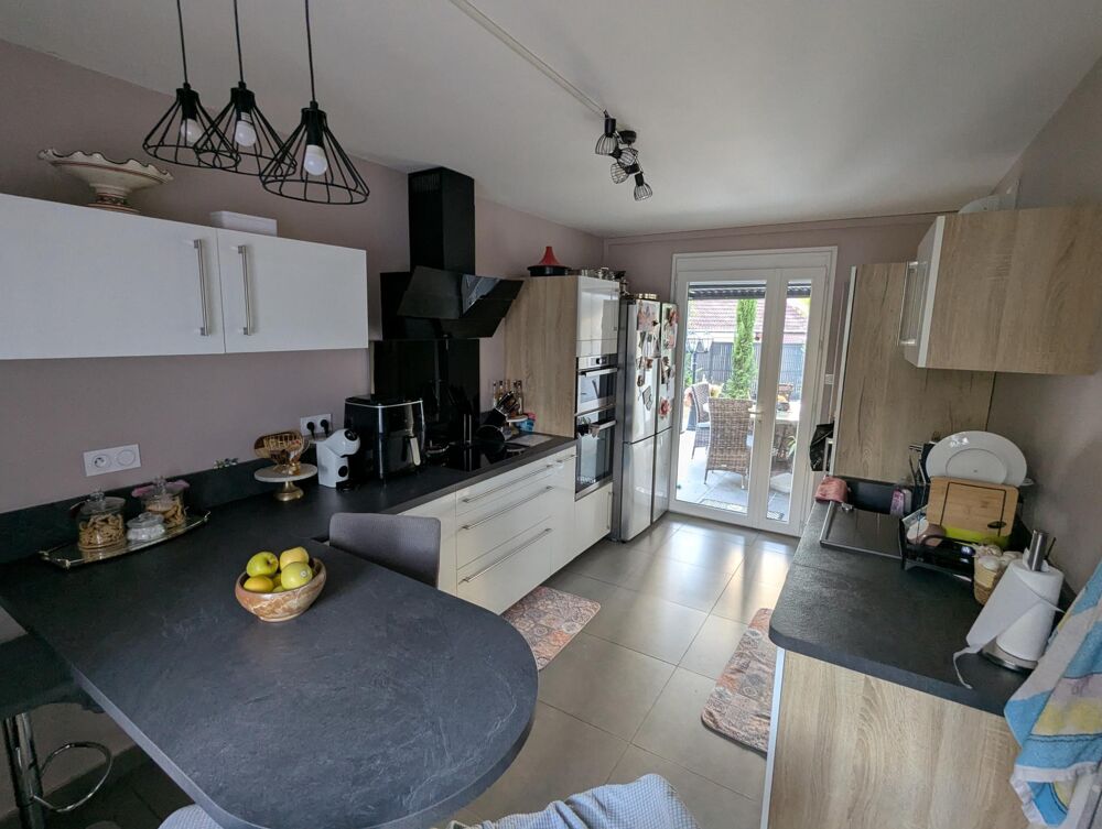 Vente Maison Vous recherchez une maison prête à vivre, au calme tout en restant proche de toutes les commodités ? Cette maison mérite votre a Saint-doulchard