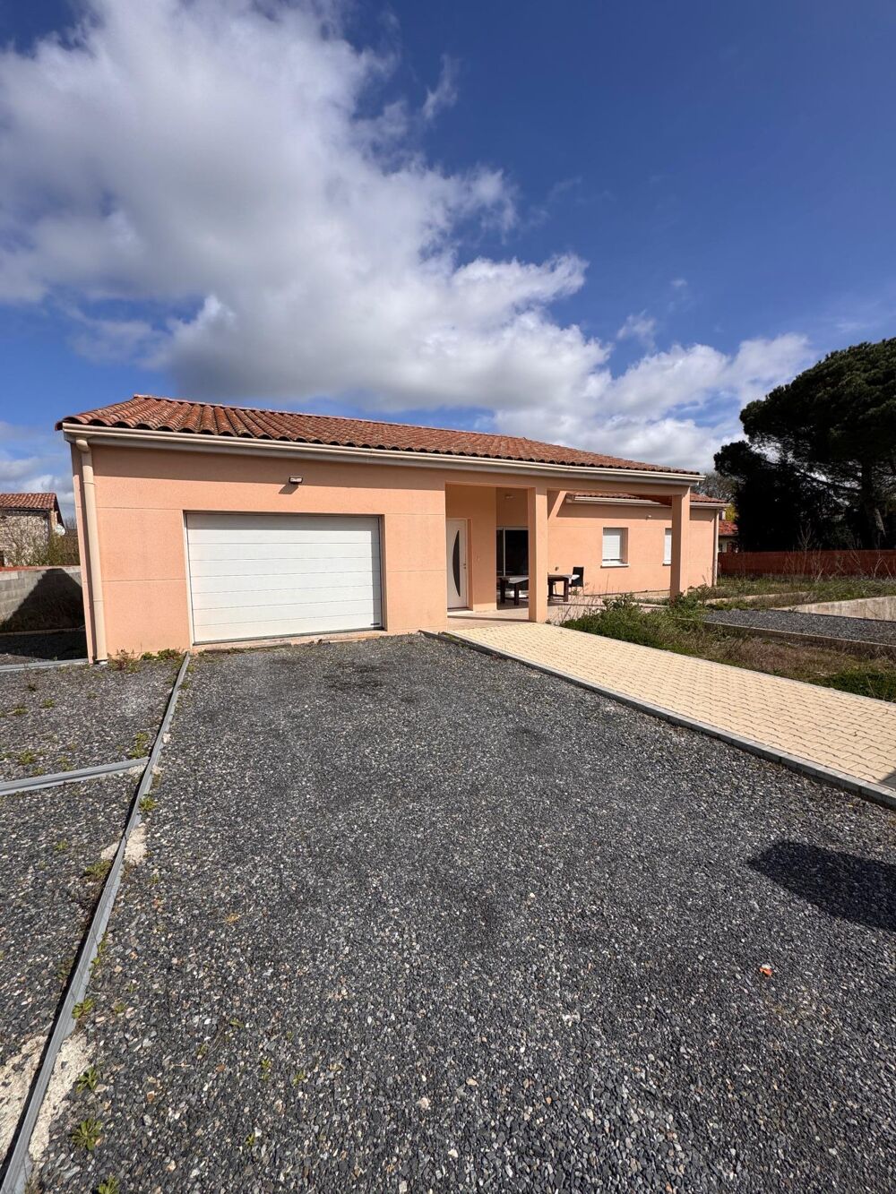 Maison Guitalens, avec aménagement extérieur à finir