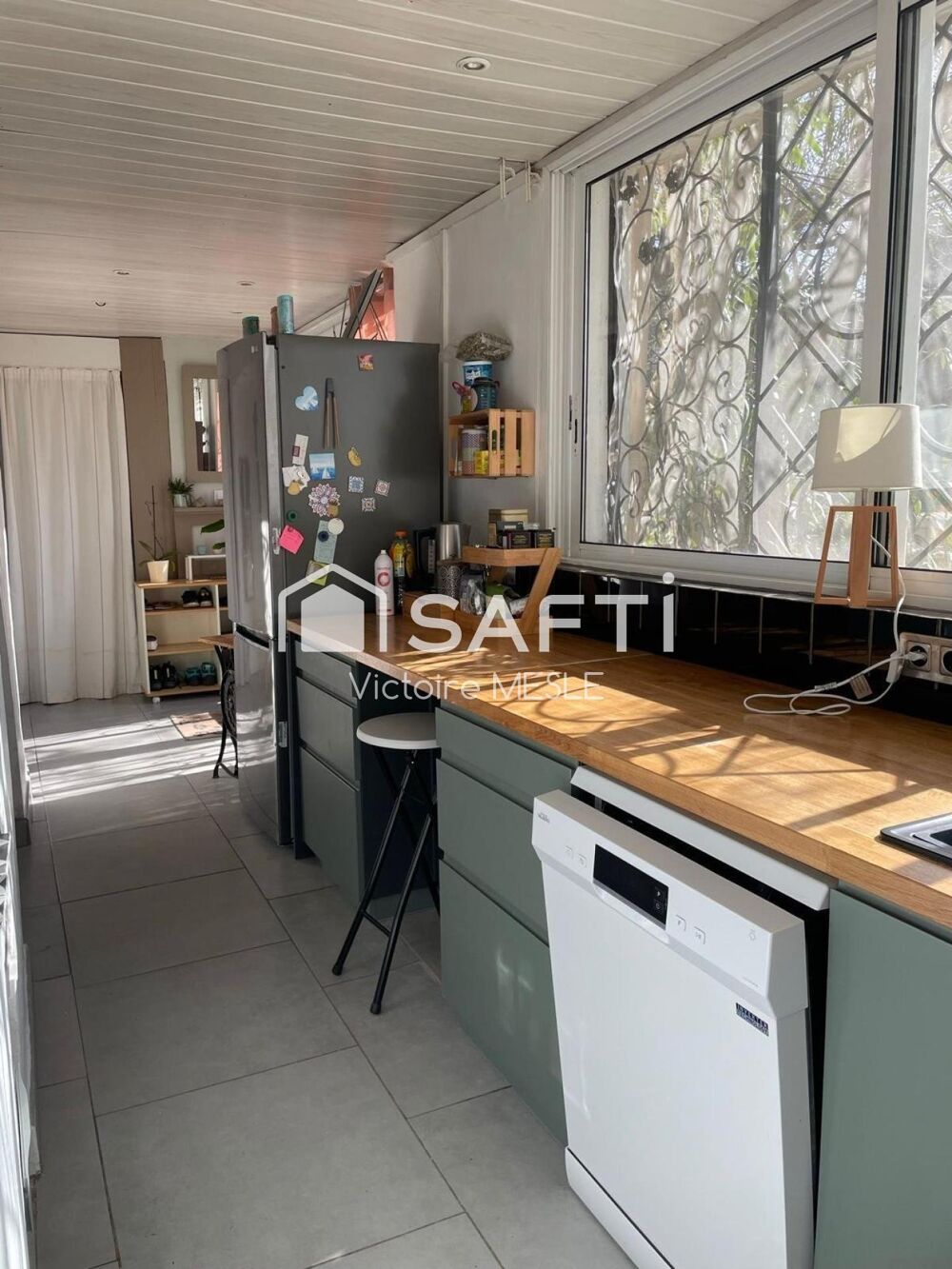 Charmant bas de Villa d'une superficie de 68.5 m2, idéal pour un jeune couple ou personne seule, offrant deux chambres, une sall
