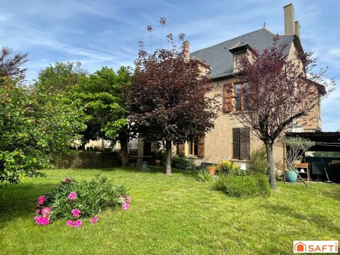   Belle demeure de charme de 270 m2 au cur de Montbazens Maison - 8 pice(s) - 270 m