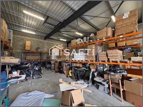   Zone artisanale de Martignas, entrepôt de 200 m2 - hauteur de 7 m - porte sectionnelle de 4 m. 