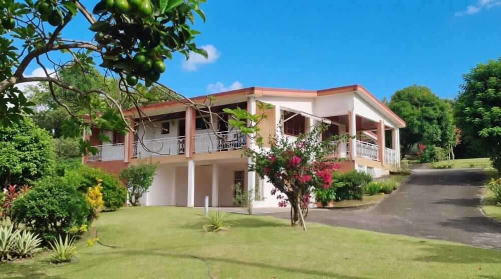Vente Maison grande villa avec appartement locatif Saint-joseph