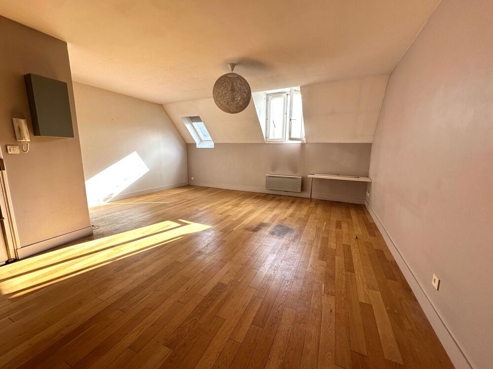Duplex dans quartier historique avec parking privatif.