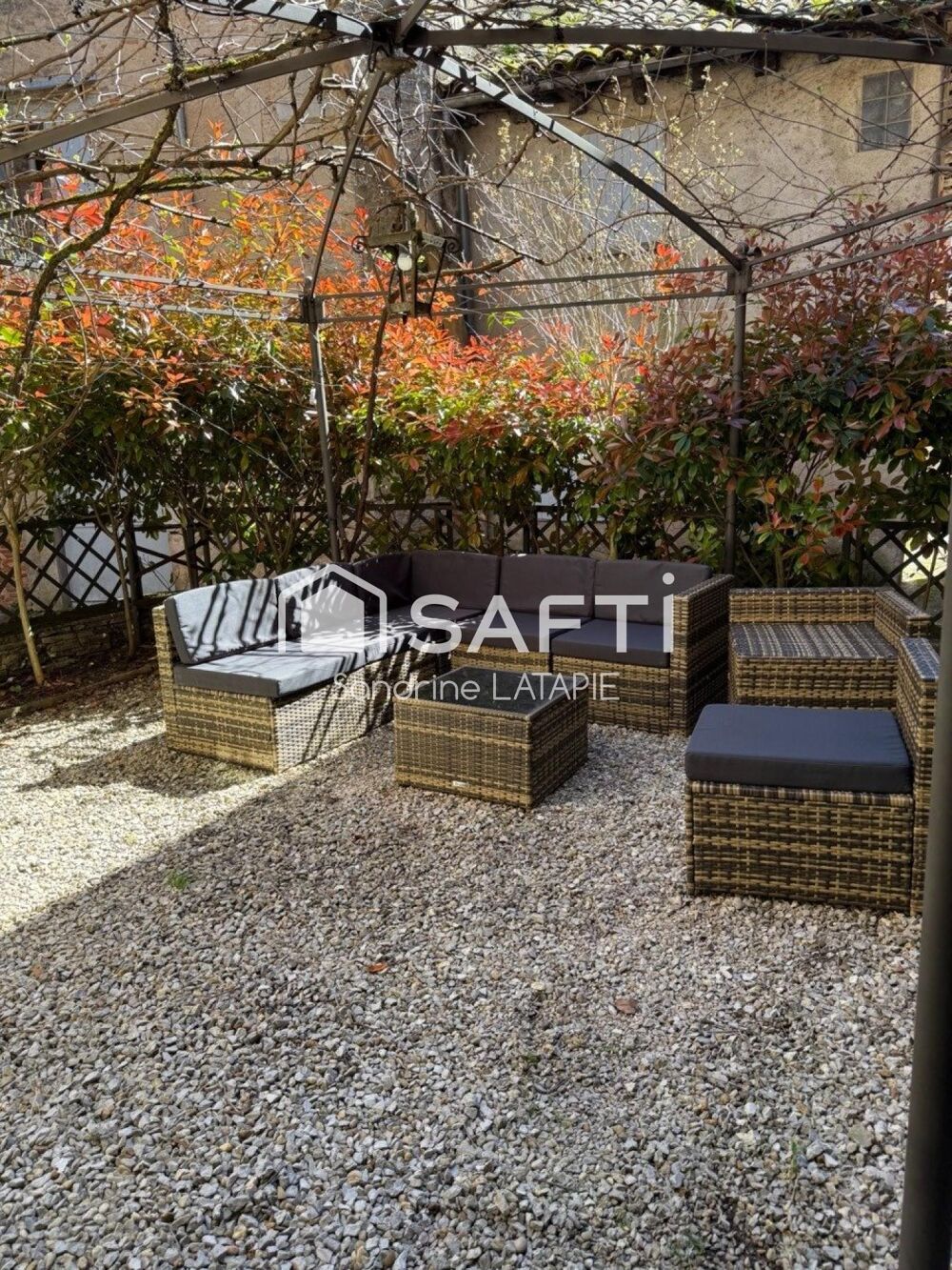 Maison de village sur 3 niveaux avec jardinet