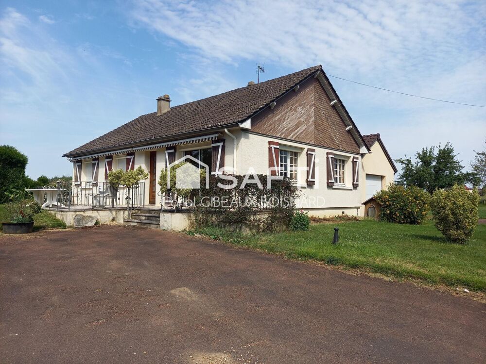 Maison avec piscine, garage et grand terrain