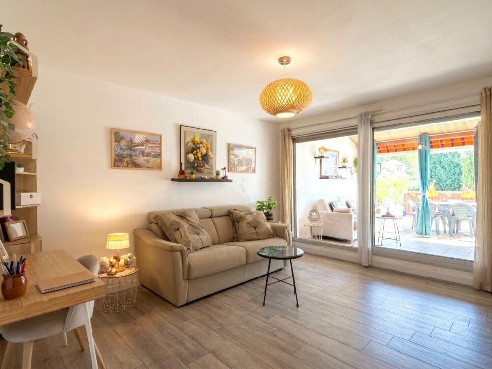 Vente Appartement CENTRE VILLE  À PIED/ AU CALME/ GRANDE TERRASSE Hyeres