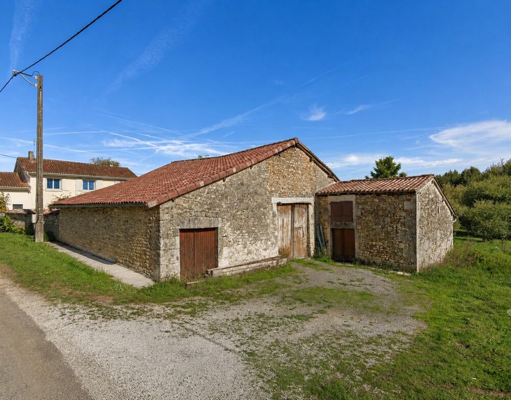Authentique grange en pierre avec dépendance sur 2 000 m² de terrain  Grassac