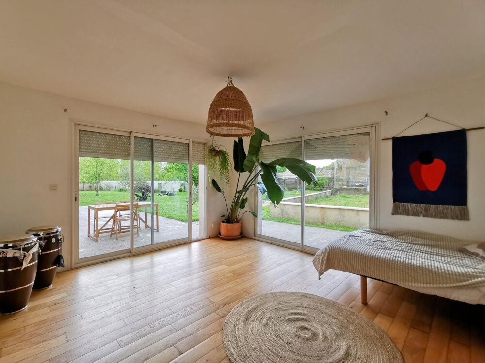 Belle girondine en pierre rénovée sur terrain de 1800m²