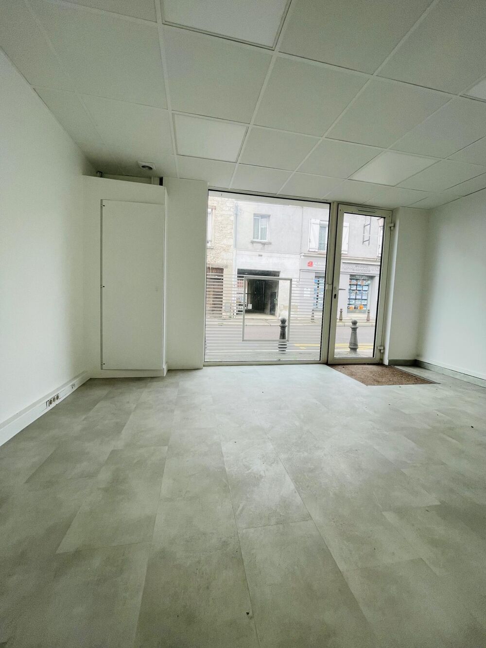 Vente Immeuble Rare à la vente !!! Immeuble composé d'un duplex et deux locaux commerciaux Bonnieres-sur-seine