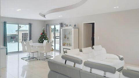   7p. 4 chambres. Parfait �tat. Plain-pied. Sous-sol total. Maisonnette ind�pendante. Jardin paysag�. Volumes Maison - 7 pi�ce(s) - 210 m�