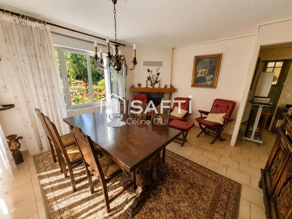 Maison de bourg familiale avec jardin arboré