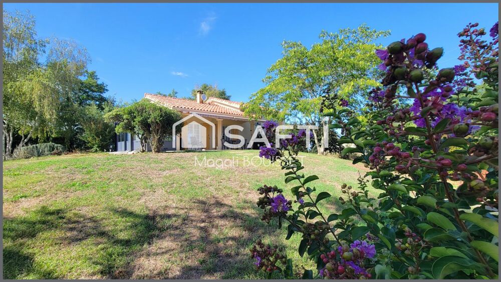 Maison T5 de 110m², trois chambres, veranda, terrasses, jardin de 3004m² arboré et clos, deux garages et un abri couvert, terra