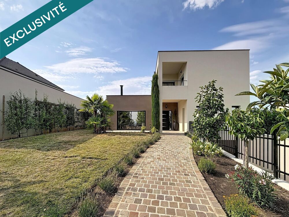 Propriété contemporaine avec piscine, jardin paysager et sous-sol aménagé