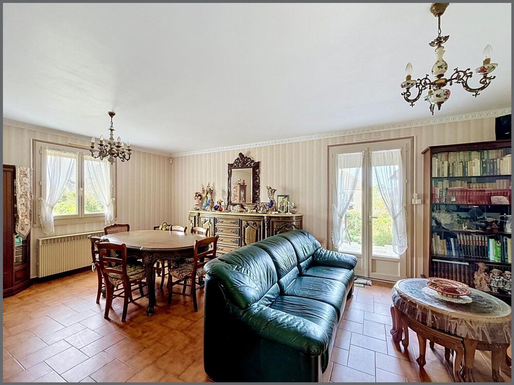 Idéalement située, en plein centre maison 4 chambres avec une vie de plain-pied