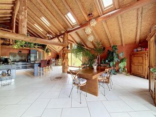 Vente Maison Ancienne ferme de caractère de 303 m² avec gîte indépendant, bureau et grand garage Mijoux