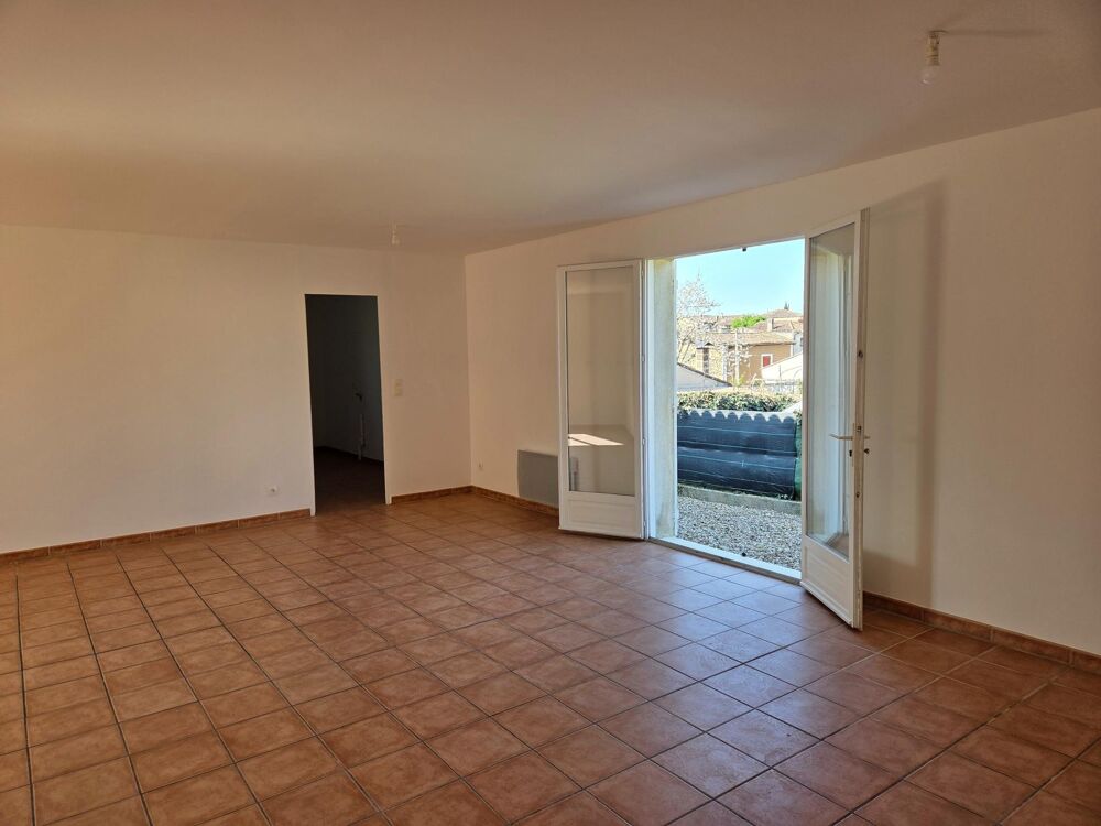 Vente Maison Pavillon indépendant T5 de 109 m², très bon état, sur un terrain clôturé de 562 m² situé à Gensac, proche commerces, école Gensac