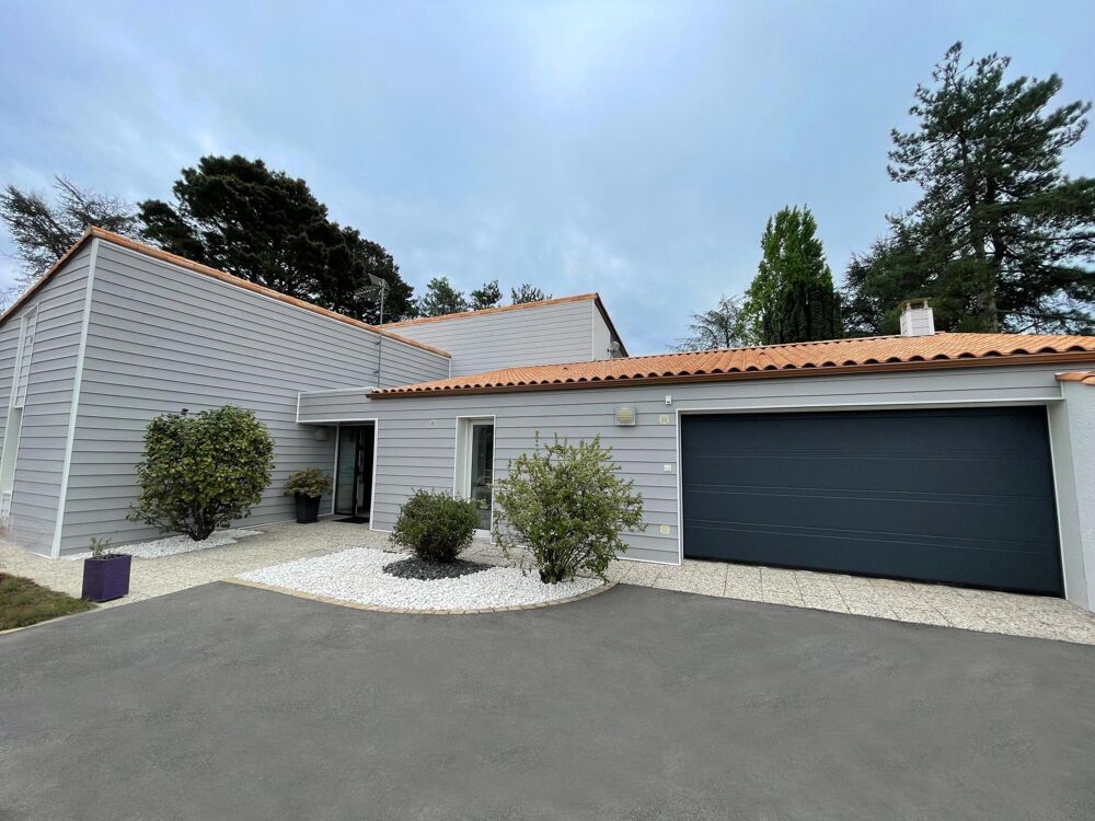 Vente Maison Maison d'architecte 213 m² – Quartier résidentiel, terrain arboré de 1 400 m² Bouguenais