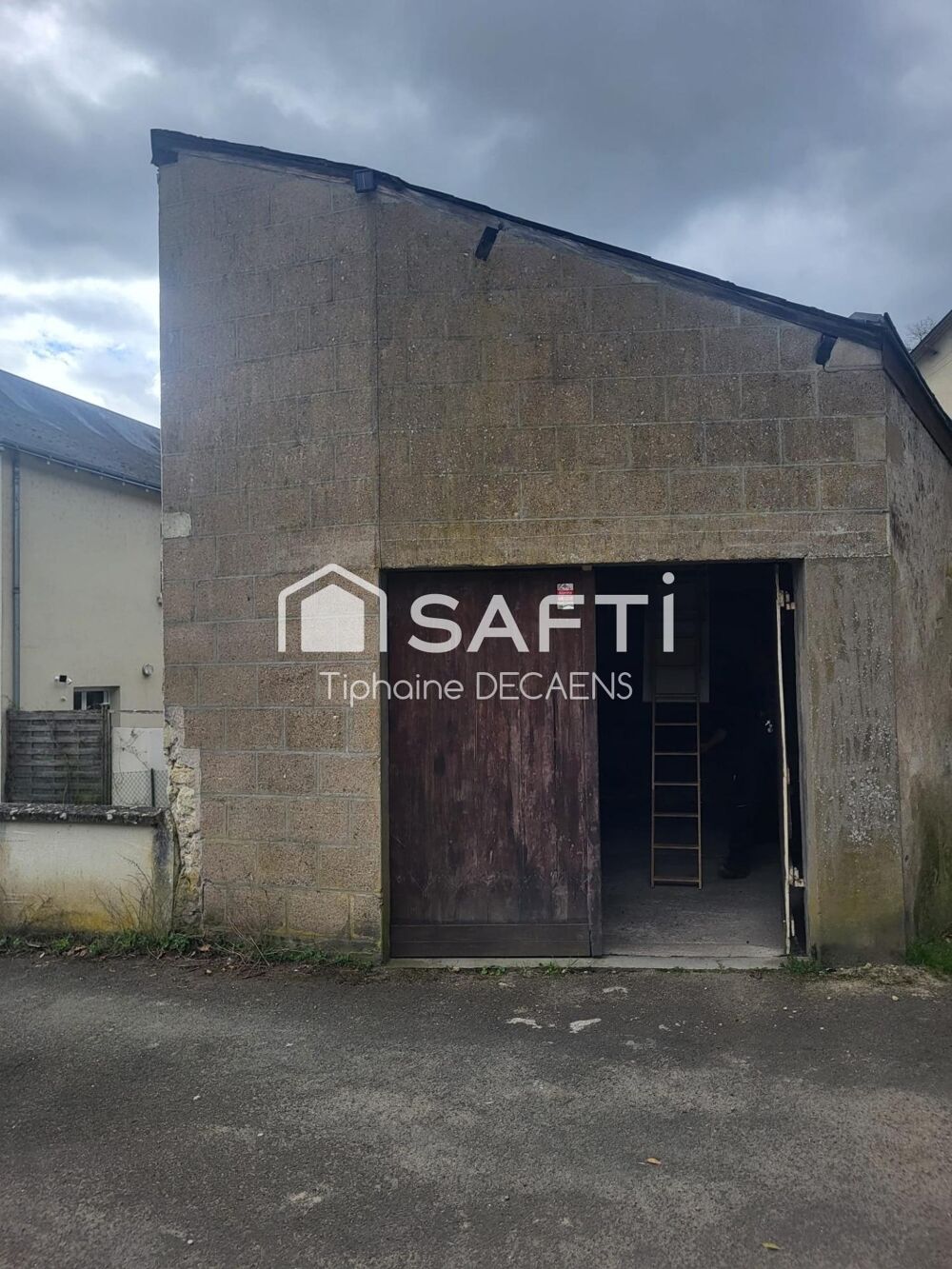 Vente Immeuble garage avec mezzanine, pouvant devenir un logement Langeais