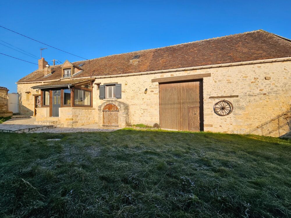 Vente Maison Maison avec charme, jardin et 4 chambres pr�tes � accueillir votre famille. Villemer