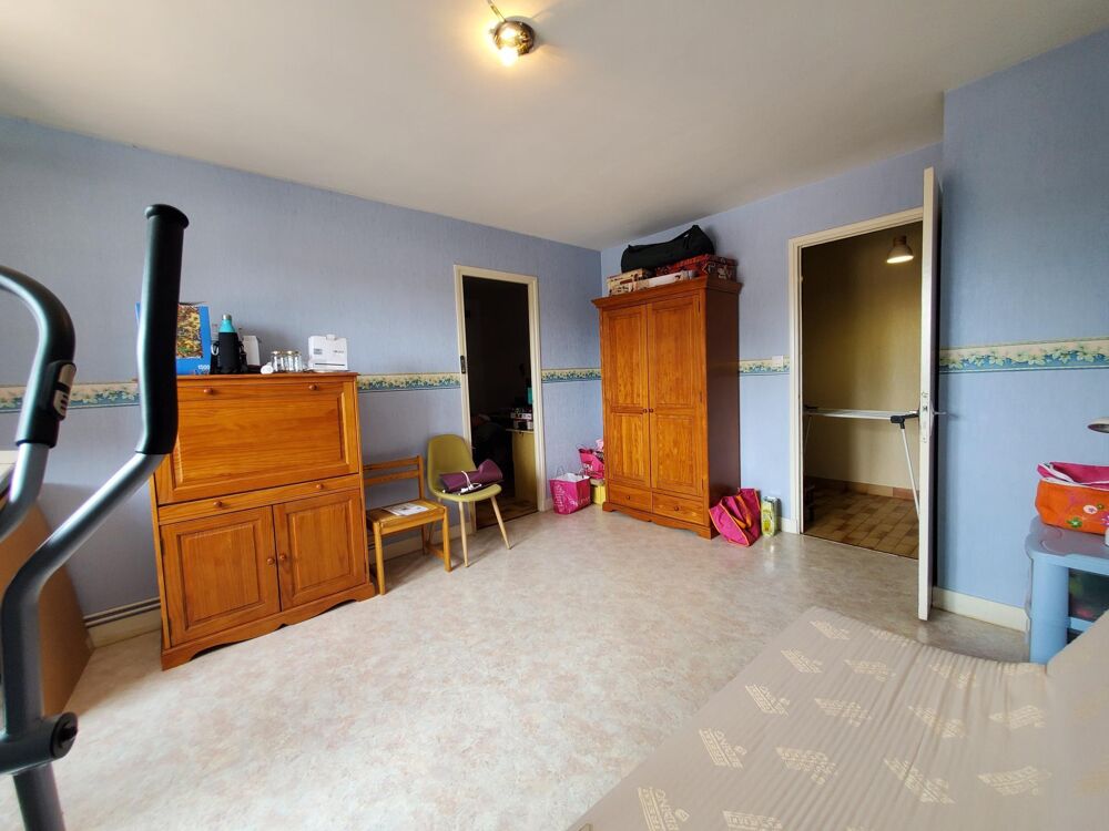 Appartement T3+1 sous combles, 100m2 carrez, à rénover proche de toutes commodités