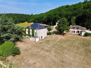 Maison 15 pièces 358 m² · à Hautefage-la-Tour · 358 m² · 499 000 €