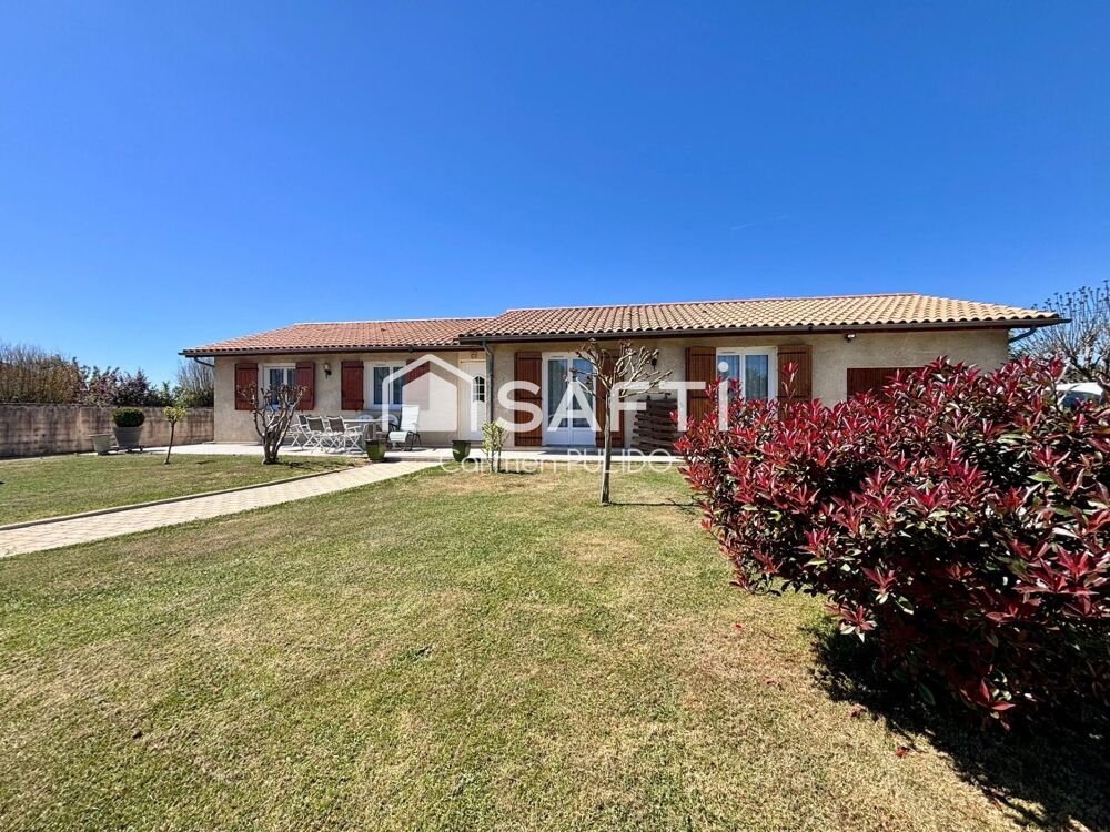 Vente Maison Maison traditionnelle de 135 m² composée de 4 chambres plain-pied avec dépendances, piscine et terrain de 2 270 m² Saint-pey-de-castets