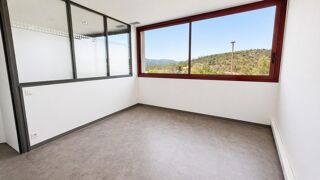   Local pro 13 m² indépendant dans complexe de 124m² Saint-raphael