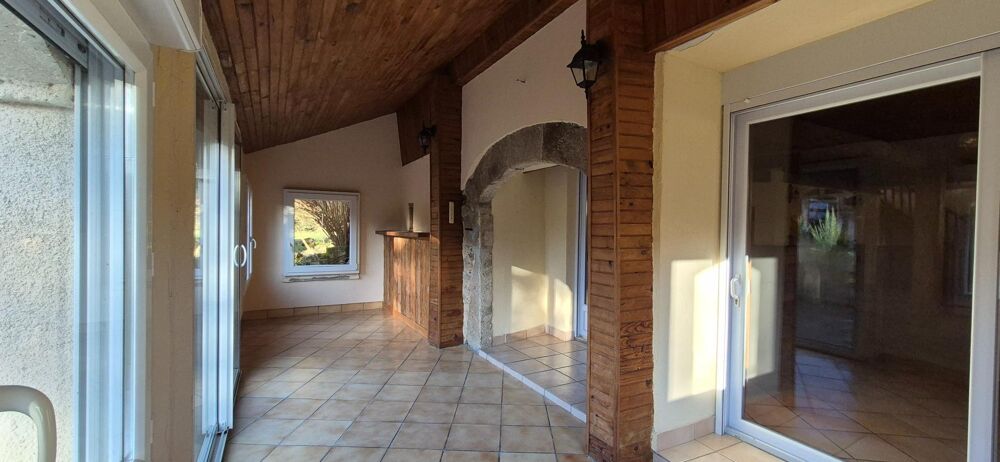 Vente Maison Charmante maison en pierre de 325m². Calme, espace et authenticité au cœur de la nature. Prondines