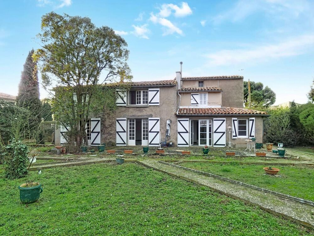 Belle propriétée à rénover avec dépendances sur terrain constructible de 2970m²