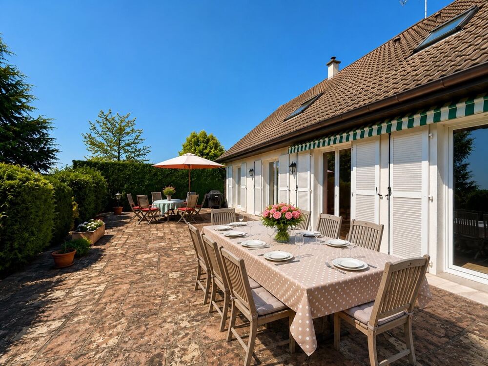 LURE  Élégante propriété de 215 m² avec vaste terrasse, jardin arboré et sous-sol complet
