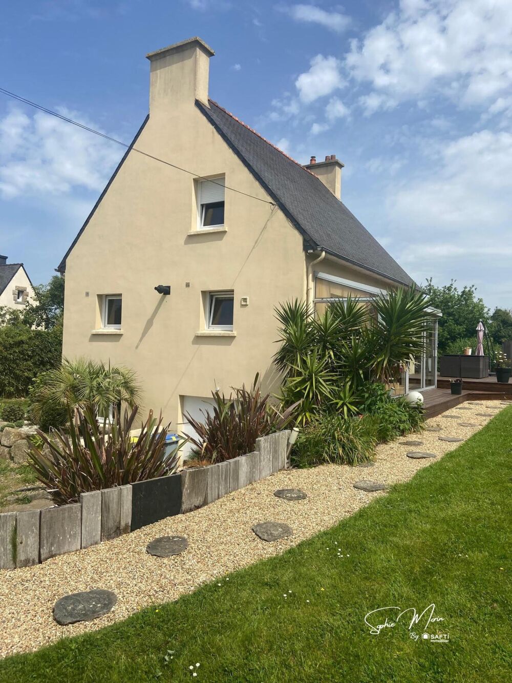Maison familiale avec jardin à proximité du bourg et du littoral