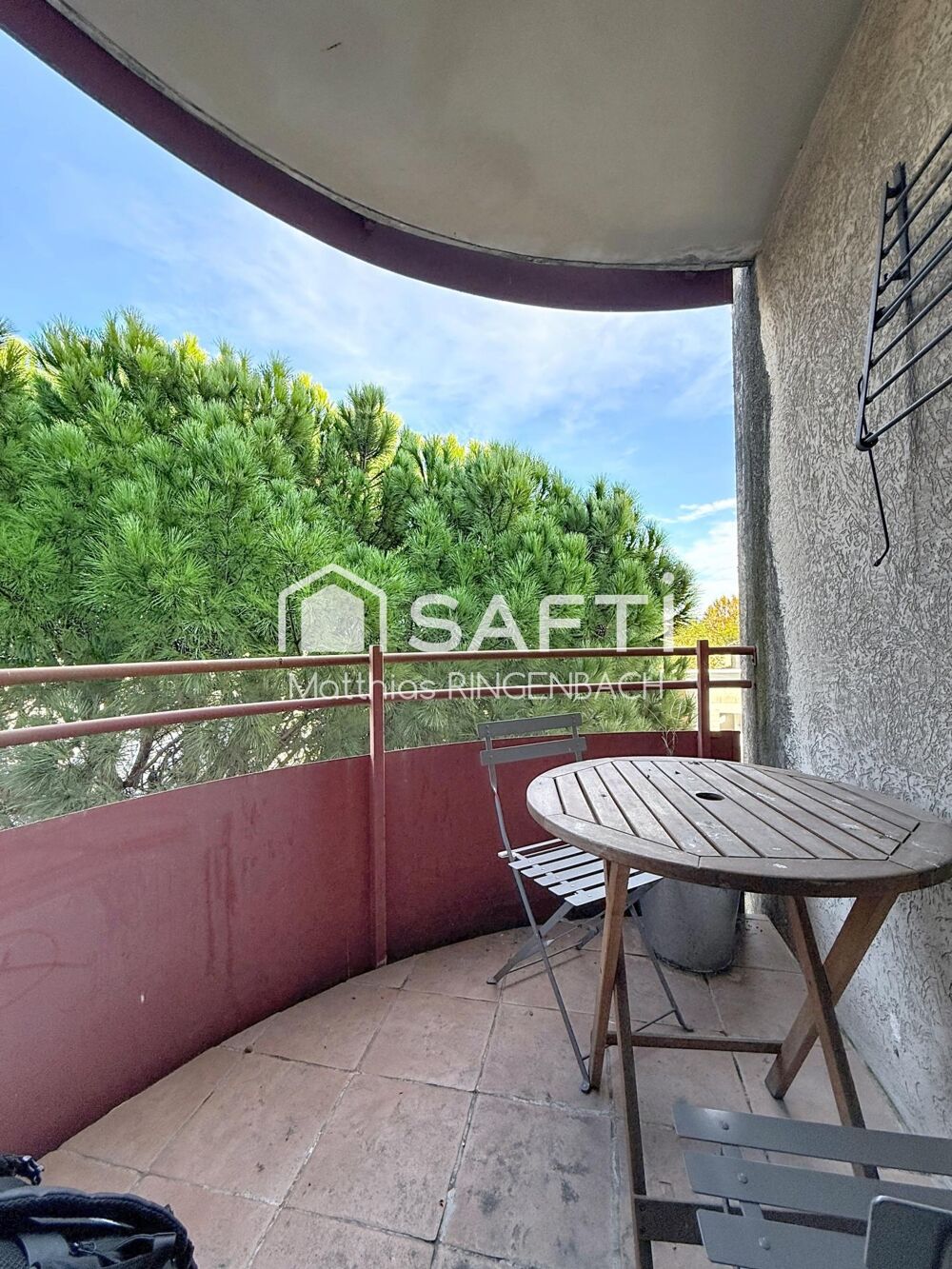 Appartement avec garage, cave, climatisation.