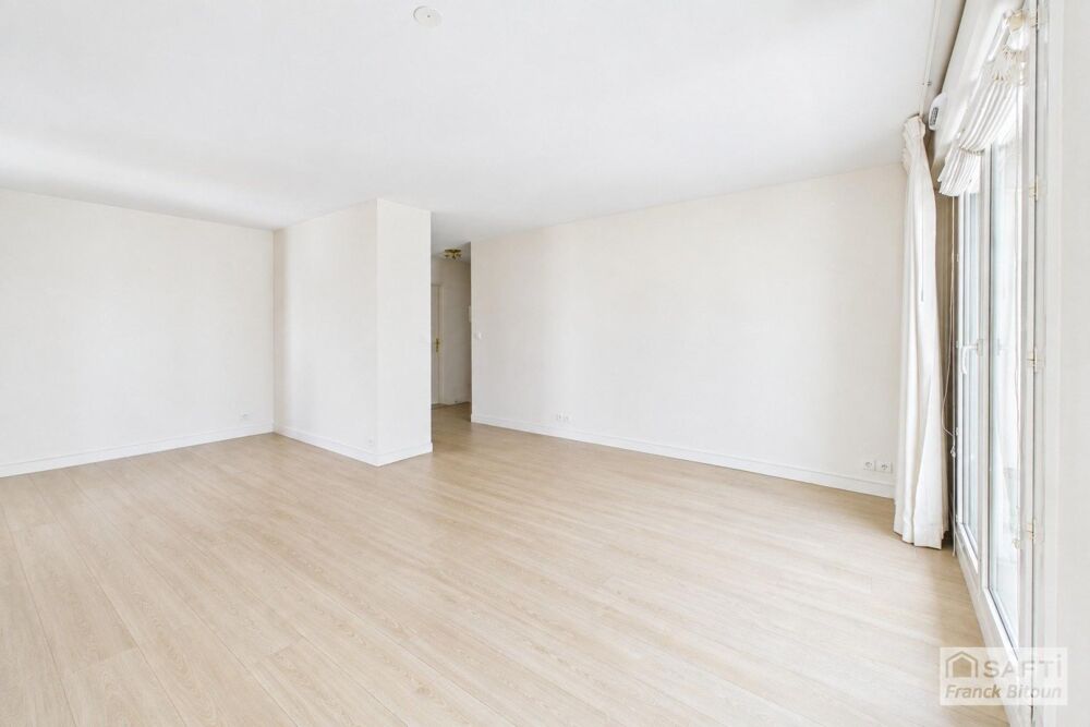 Vente Appartement Bécon. 4 pièces moderne avec 3 balcons, 1 cave et 1 parking (2ème en sus). Courbevoie
