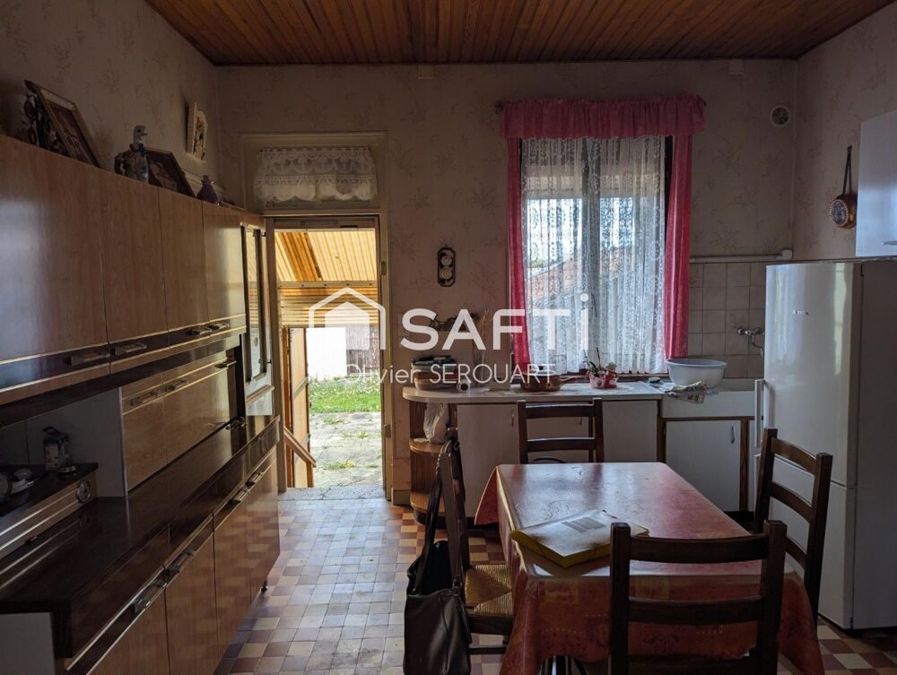 ? Affaire à saisir  Maison 72 m² à rénover  2 chambres  garage + dépendances  terrain 430 m²