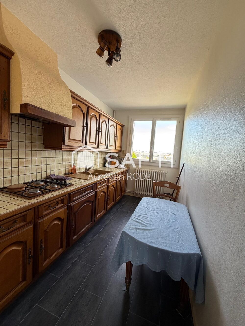 appartement 68m², avec garage et cave.
