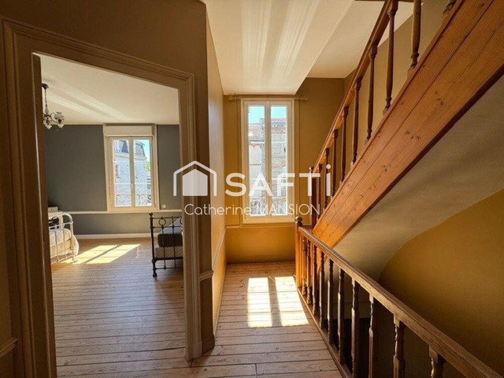 A vendre à Reims très belle maison de caractère avec jardin, garage, cave, 6 chambres