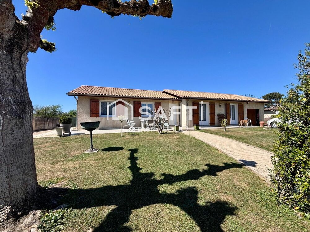 Maison traditionnelle de 135 m² composée de 4 chambres plain-pied avec dépendances, piscine et terrain de 2 270 m²