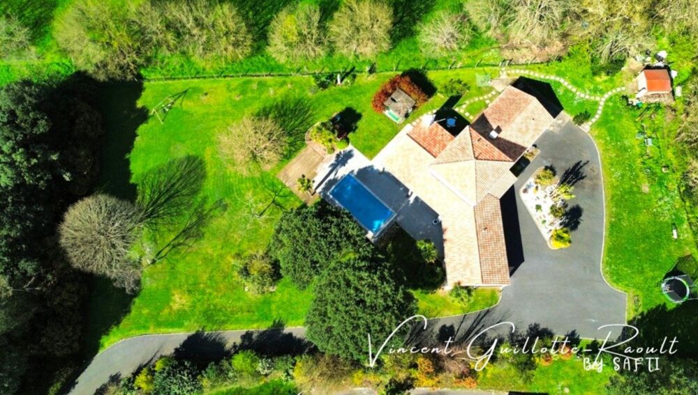 Maison/Villa 160 m² 5 pièces avec studio indépendant  Terrain clos et arboré de 3 500 m² avec piscine