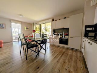 Vente Appartement RARE LA ROCHELLE – À SEULEMENT 10 MINUTES A PIED DU CENTRE-VILLE ET DU MARCHÉ CENTRAL  – T3 RÉCENT AVEC JARDIN PRIVATIF DANS RES La rochelle