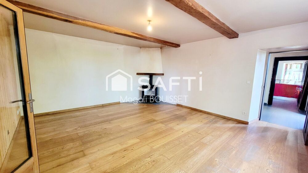 Maison Commingeoise T4 environ 128m², dépendance, grange, hangar, jardin 5580m², vue sur le Cagire depuis l'extérieur.