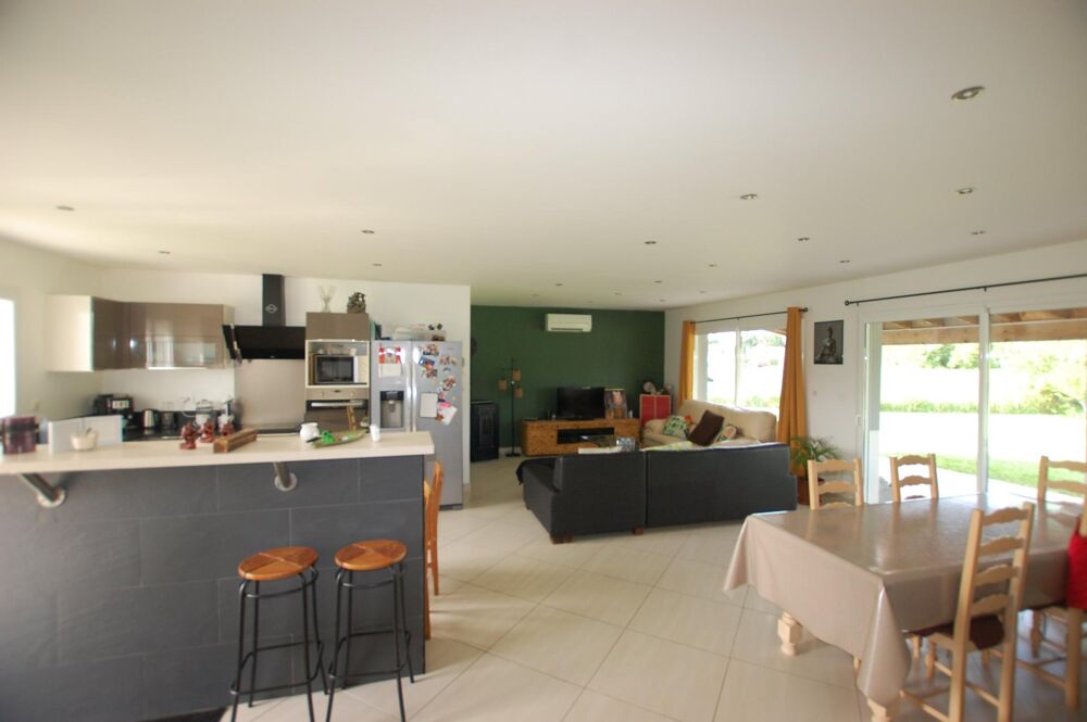 Vente Maison Maison moderne et lumineuse sur 3 200 m² Blayais Saint-androny
