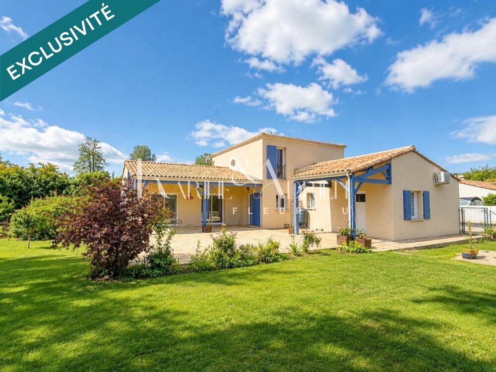 Villa avec vie de plain-pied, jardin et double garage