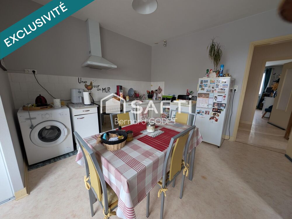 Vente Immeuble RUFFEC CENTRE-VILLE – Un immeuble, deux appartements et trois garages ! Ruffec