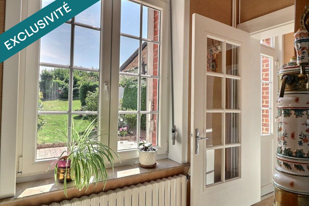 Charmante maison de ville très soignée, dans son écrin de verdure avec des dépendances et un verger . Potentiel de 186 m2 habita