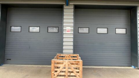 A louer un grand batiment industriel divisable en 2 lots. 6800 39800 Poligny