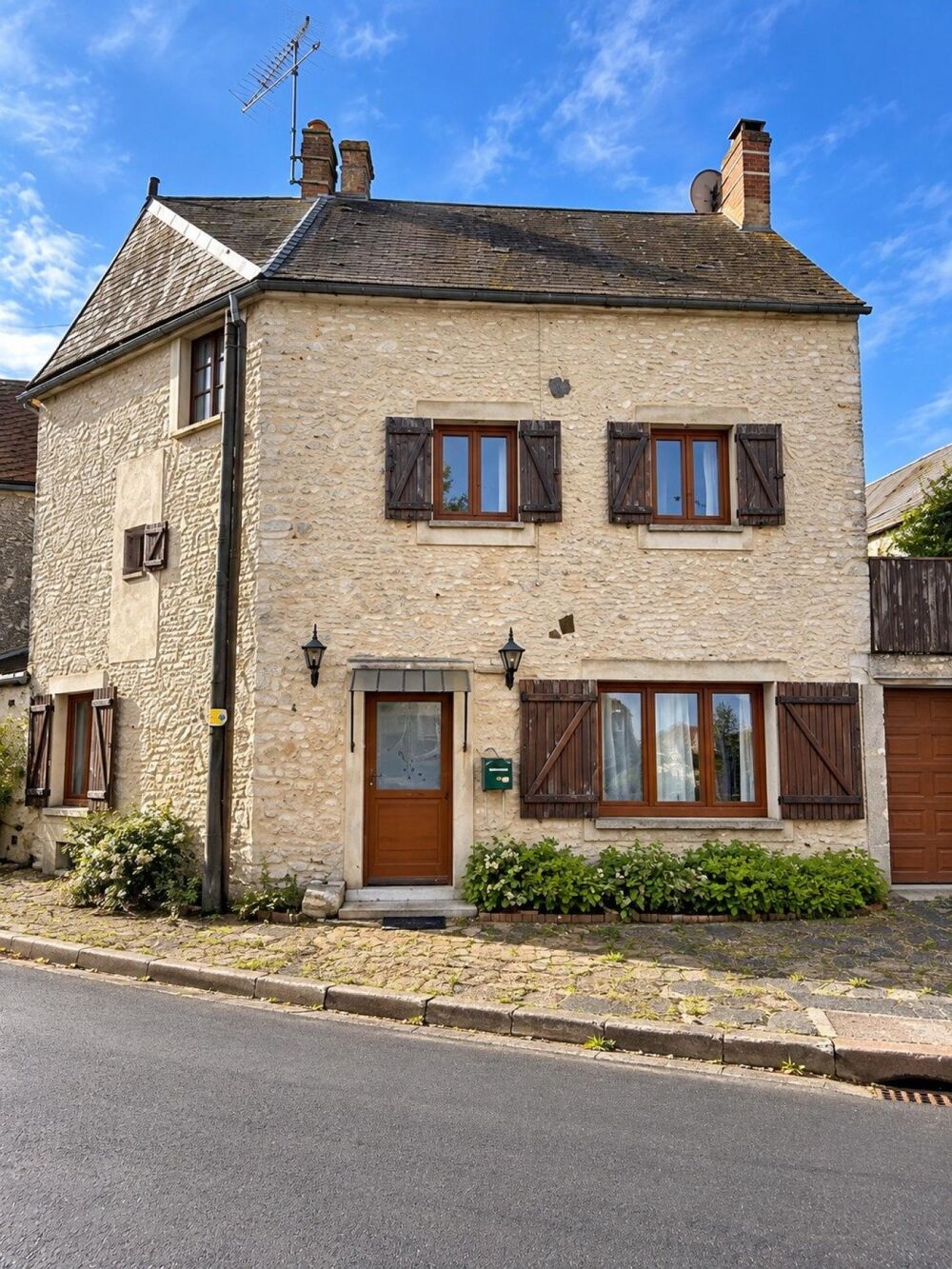 Maison de charme, deux chambres, avec patio.