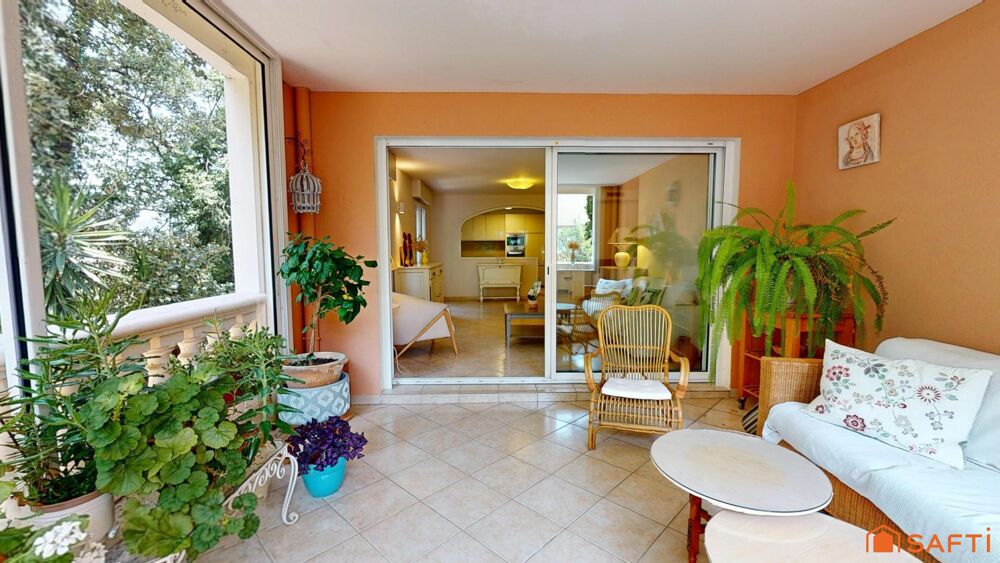 Vente Appartement À vendre – Appartement T3 de 80 m² avec terrasse fermée, parking et cave – Proche des plages et du centre-ville Le pradet
